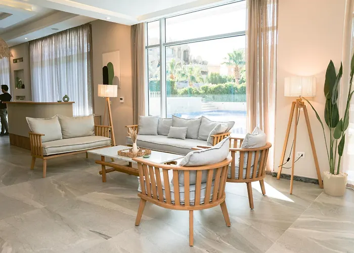 Paradise Boutique 4*
